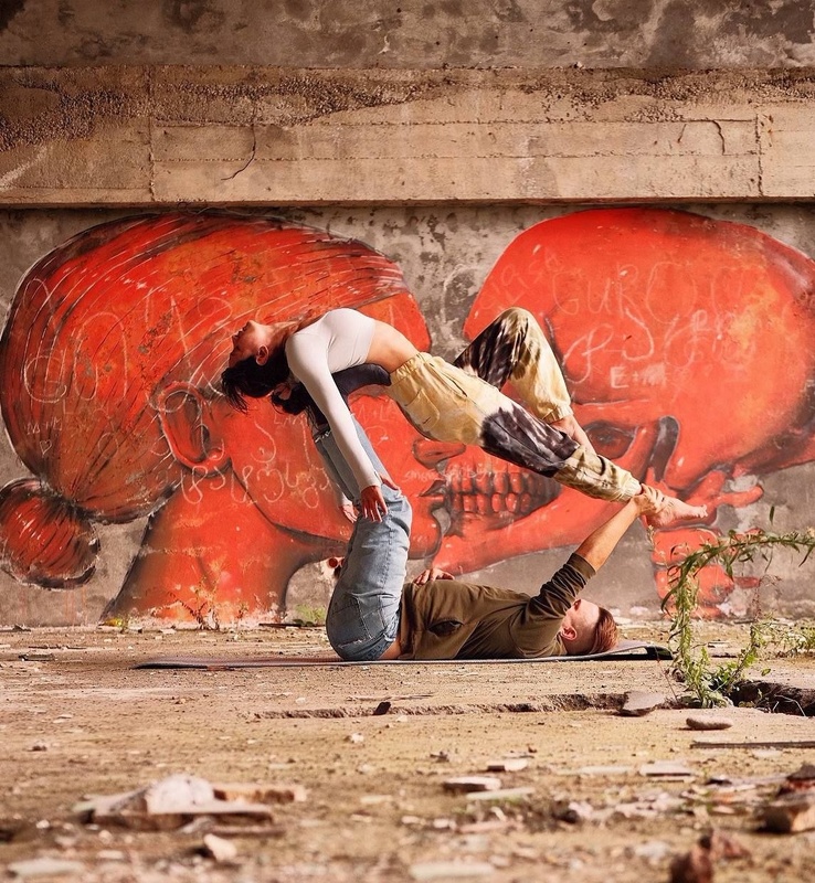 Регулярные занятия по акройоге